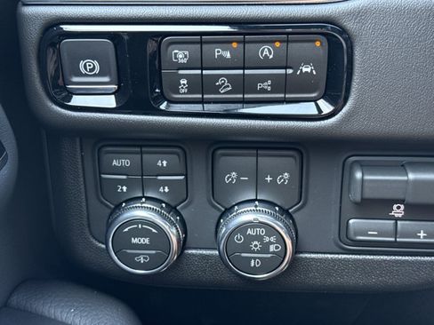 New 2026 GMC Yukon Denali w/ Denali Reserve Package AWD/4WD image 27