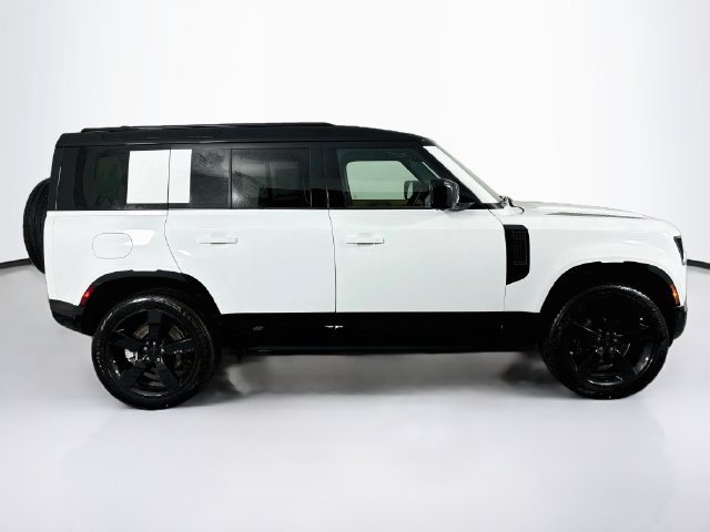 New 2026 Land Rover Defender 110 X-Dynamic SE AWD/4WD image 4