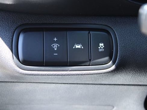 Used 2021 Hyundai Venue SE FWD image 12