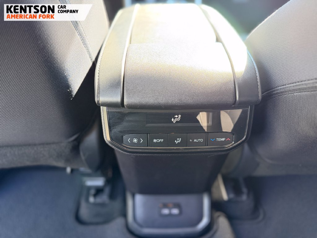 Used 2025 Toyota Highlander LE AWD/4WD image 31