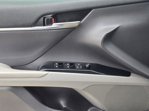 Used 2020 Toyota Camry LE image 25