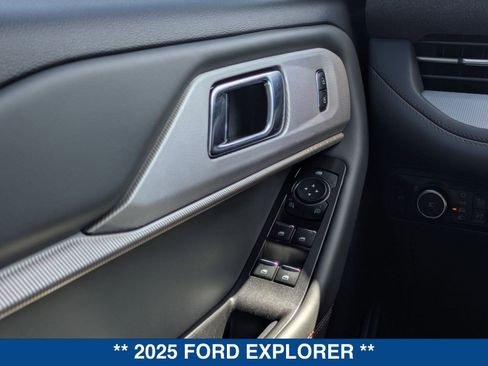 New 2025 Ford Explorer Active w/ Active Comfort Package image 26