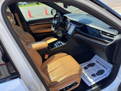 Used 2022 Jeep Grand Cherokee Summit w/ Luxury Tech Group V AWD/4WD image 29