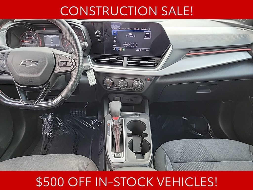 Used 2024 Chevrolet Trax RS FWD image 9