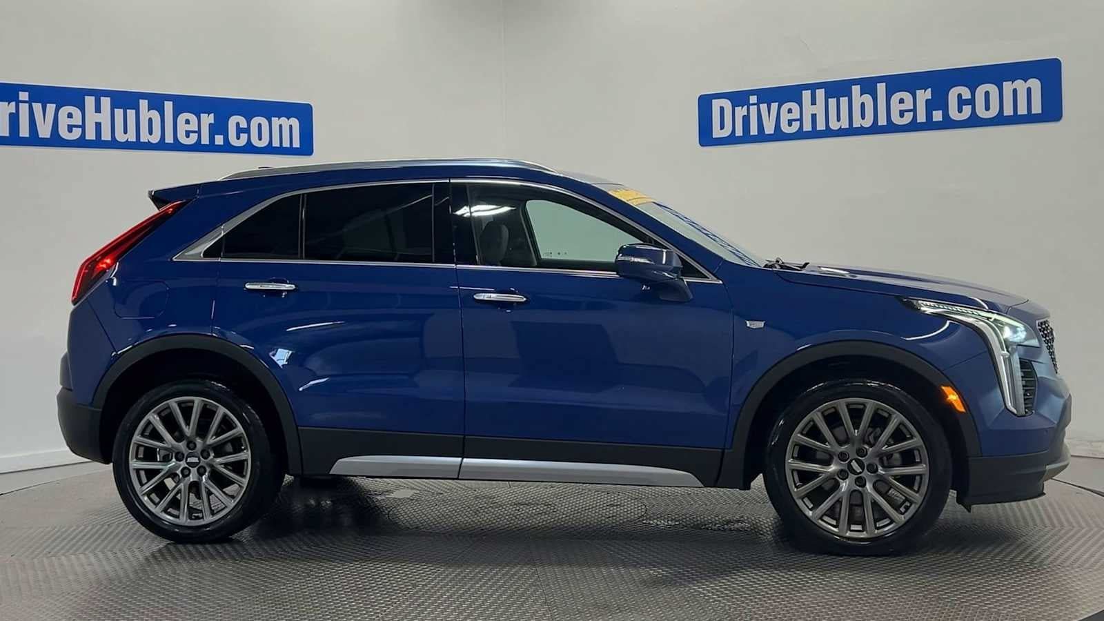 Used 2021 Cadillac XT4 Premium Luxury w/ Cold Weather Package AWD/4WD image 9