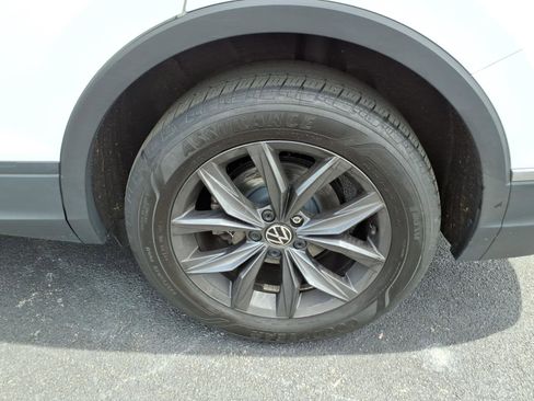 Used 2023 Volkswagen Tiguan SE AWD/4WD image 10
