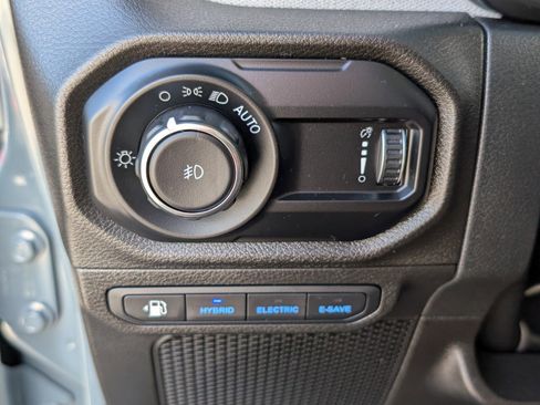 Used 2025 Jeep Wrangler Willys image 37