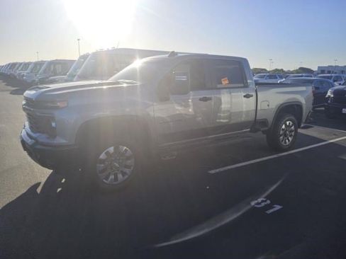 Used 2024 Chevrolet Silverado 2500 Custom w/ Custom Value Package AWD/4WD image 2