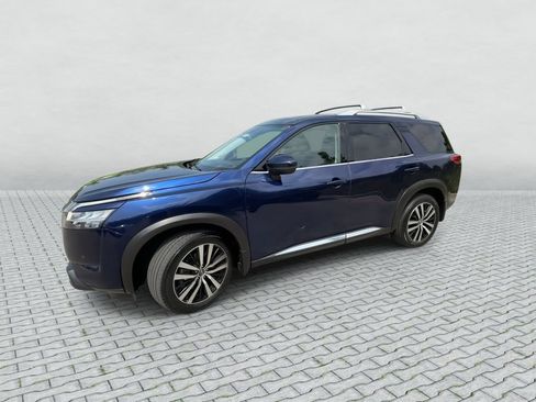 Certified 2024 Nissan Pathfinder Platinum w/ Cargo Package AWD/4WD image 4