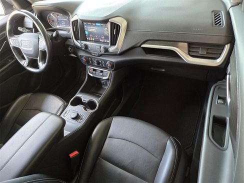 Used 2024 GMC Terrain SLT image 21