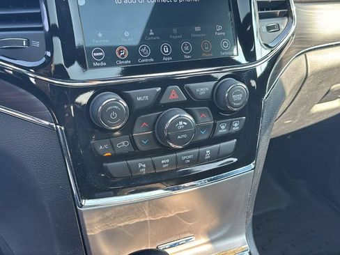 Used 2021 Jeep Grand Cherokee Limited w/ Luxury Group II AWD/4WD image 20