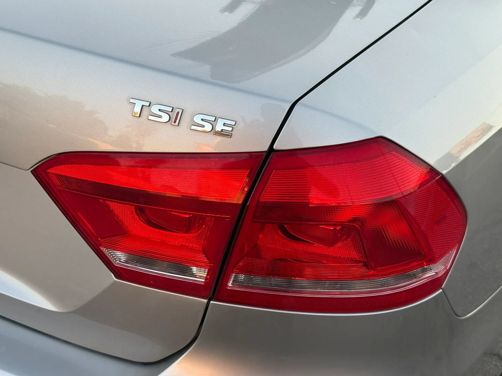 Used 2014 Volkswagen Passat 1.8T SE FWD image 8