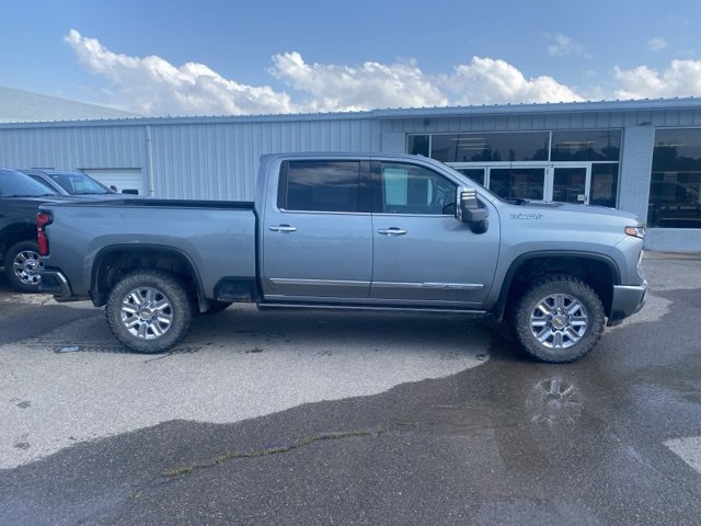 Used 2024 Chevrolet Silverado 3500 High Country AWD/4WD image 7