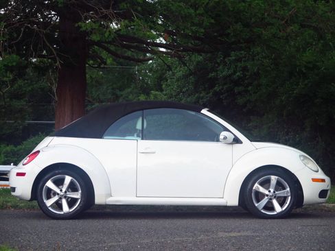 Used 2007 Volkswagen Beetle Triple White Edition FWD image 8