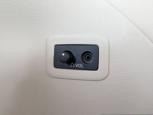 Used 2025 Toyota Sienna Platinum FWD image 17