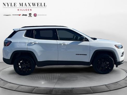 New 2026 Jeep Compass Latitude image 17