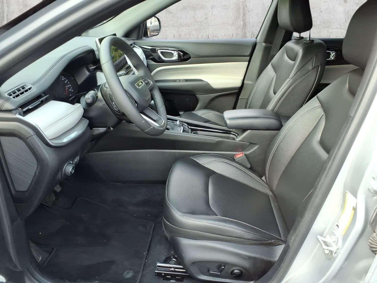 Used 2025 Jeep Compass Limited AWD/4WD image 4