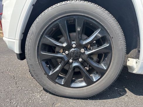 Used 2020 Jeep Grand Cherokee Altitude image 17