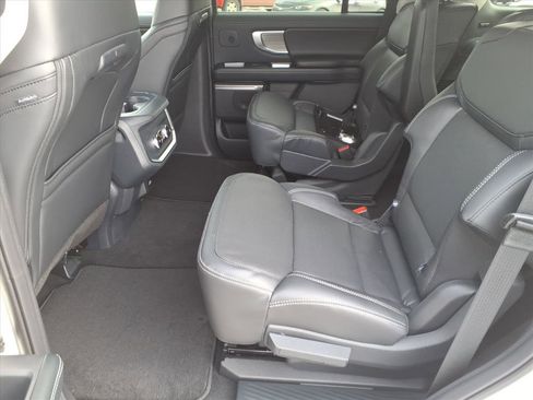 New 2025 Ford Expedition Platinum w/ Driver's Package image 8