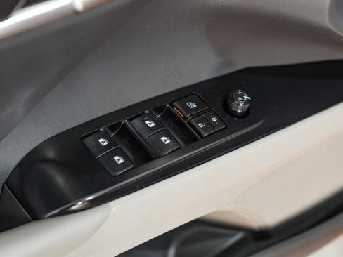 Used 2019 Toyota Camry SE image 40