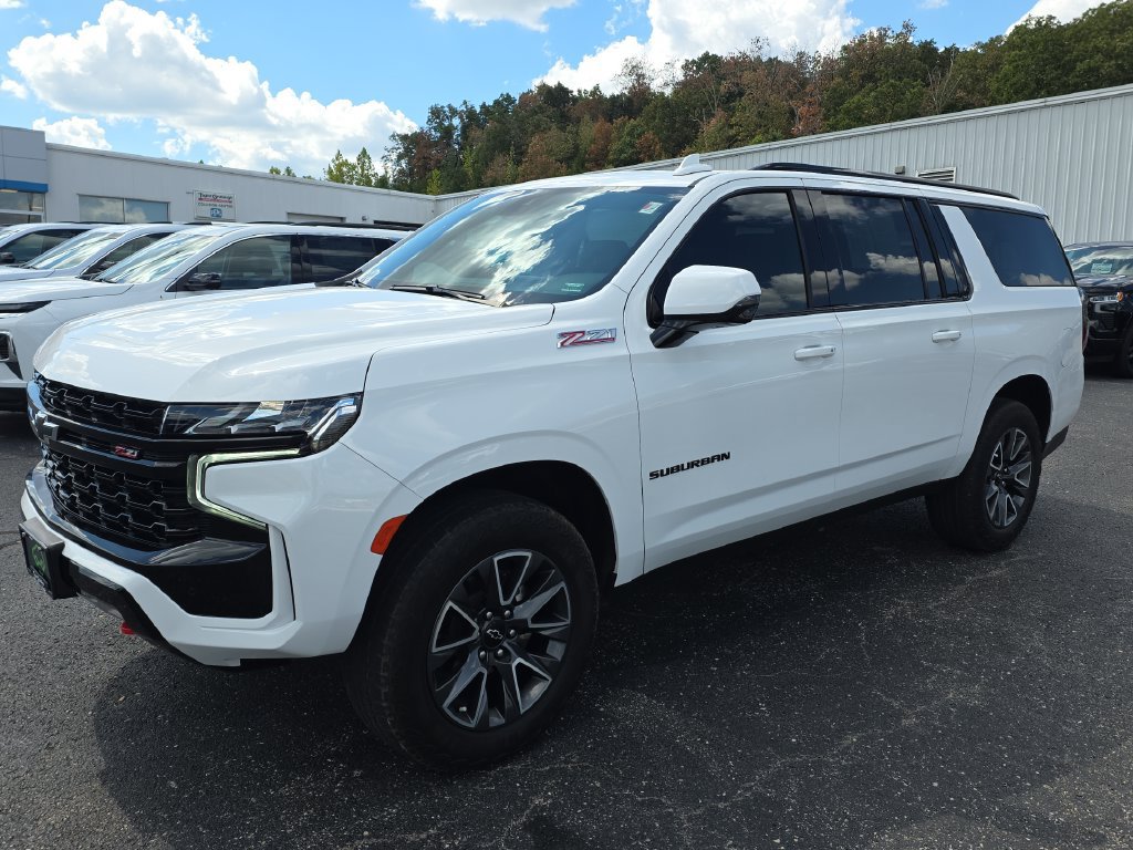 Certified 2024 Chevrolet Suburban Z71 w/ Luxury Package AWD/4WD image 4