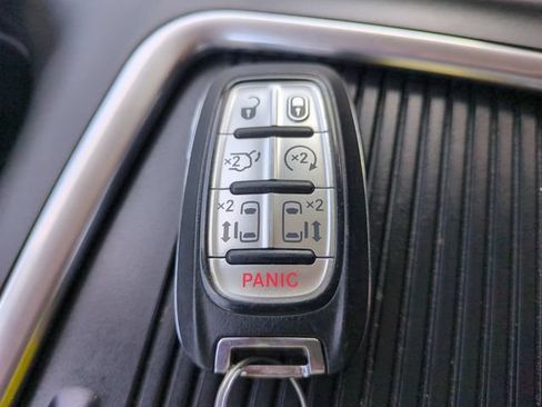 Used 2018 Chrysler Pacifica Limited w/ Advanced Safetytec Group FWD image 30