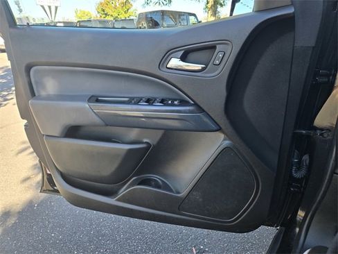 Used 2019 Chevrolet Colorado Z71 w/ Z71 Midnight Edition image 22