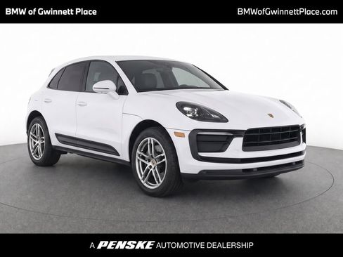 Used 2022 Porsche Macan AWD/4WD image 1