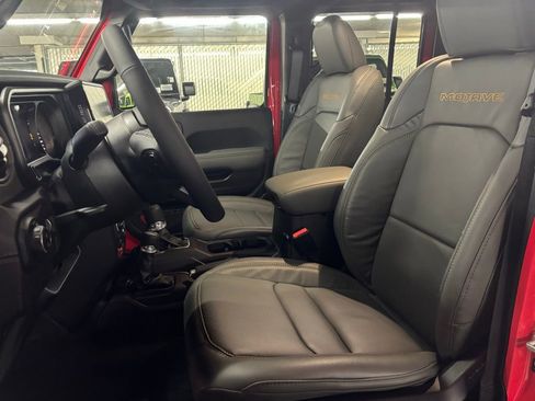 New 2025 Jeep Gladiator Mojave image 11