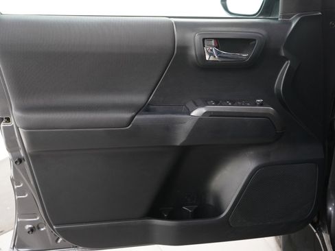 Used 2016 Toyota Tacoma SR5 image 20