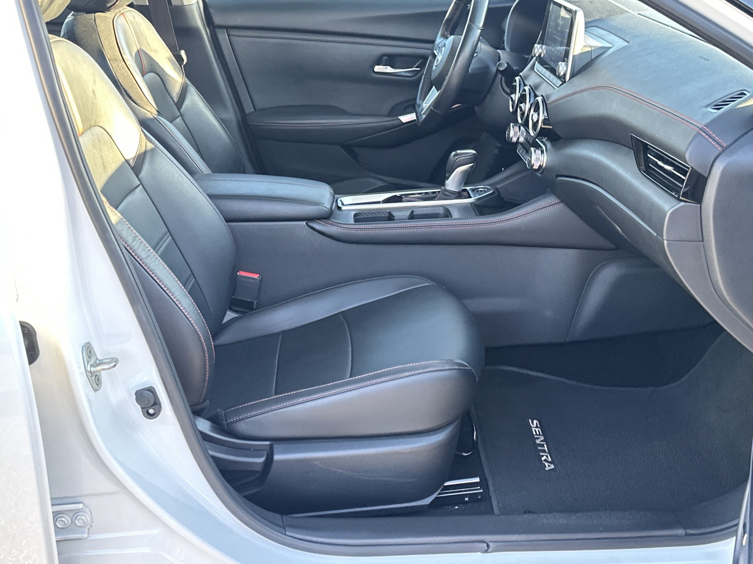Used 2025 Nissan Sentra SR w/ SR Premium Package FWD image 13