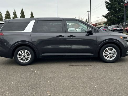 Used 2024 Kia Carnival LX FWD image 3