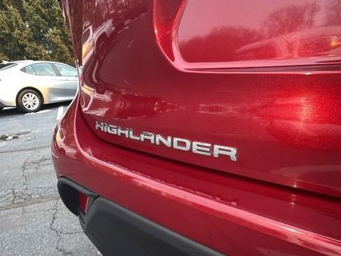 Used 2024 Toyota Highlander LE image 35