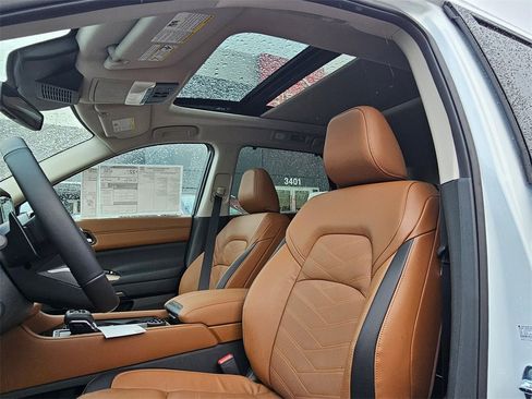 New 2025 Nissan Pathfinder Platinum image 17