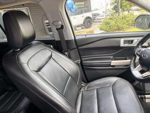 Used 2021 Ford Explorer Limited w/ Equipment Group 301A AWD/4WD image 13