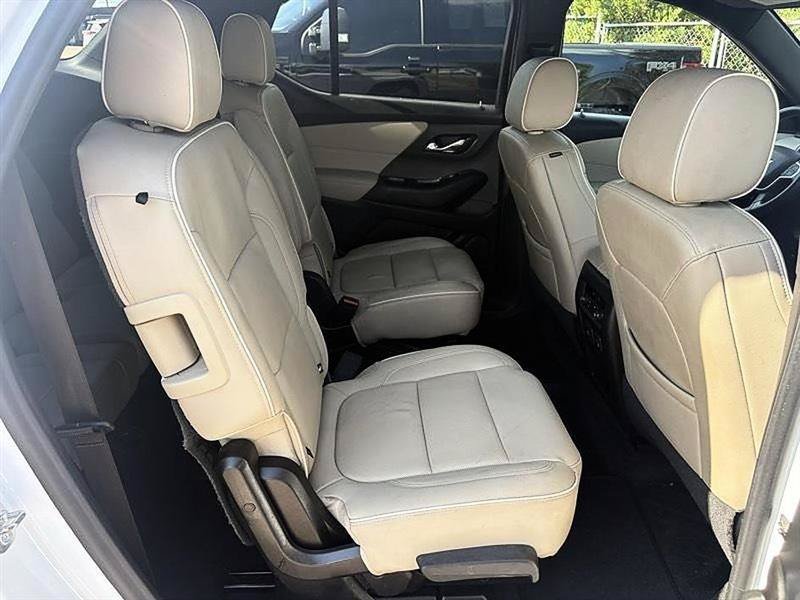 Used 2023 Chevrolet Traverse Premier FWD image 46