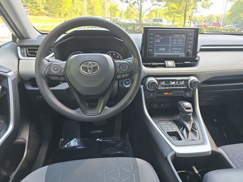 Used 2022 Toyota RAV4 XLE AWD/4WD image 14