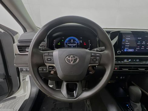 Used 2025 Toyota Camry LE image 18