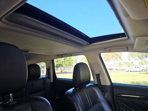 Used 2018 Mitsubishi Outlander SEL image 30