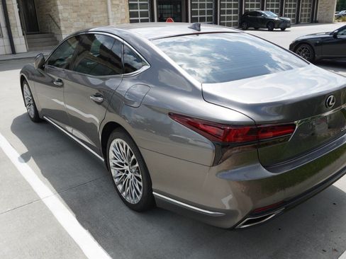 Used 2024 Lexus LS 500 RWD image 8