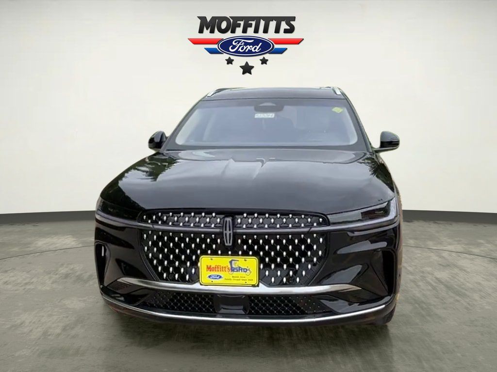 Used 2024 Lincoln Nautilus Reserve w/ Equipment Group 202A AWD/4WD image 8