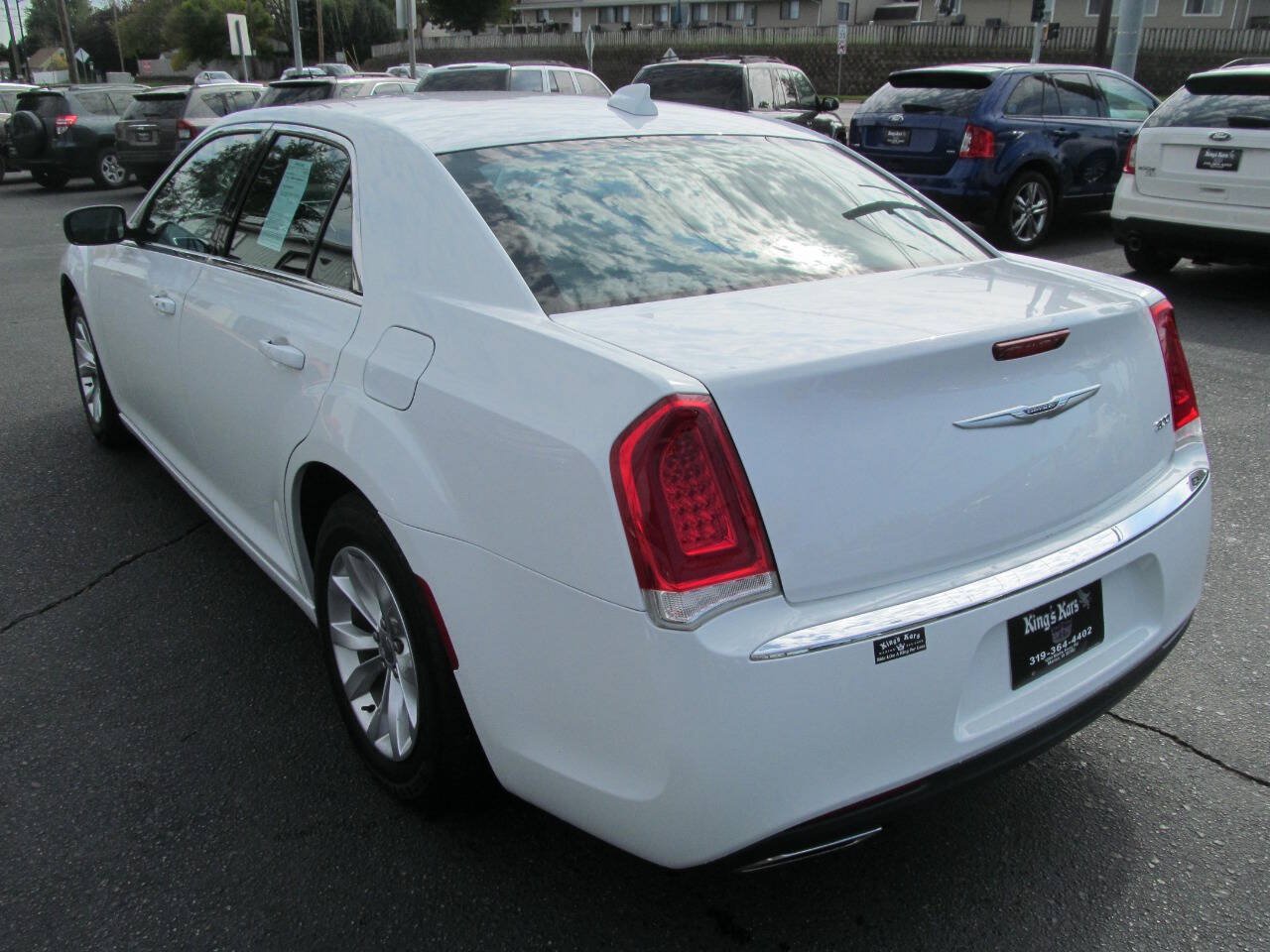 Used 2019 Chrysler 300 Touring RWD image 3