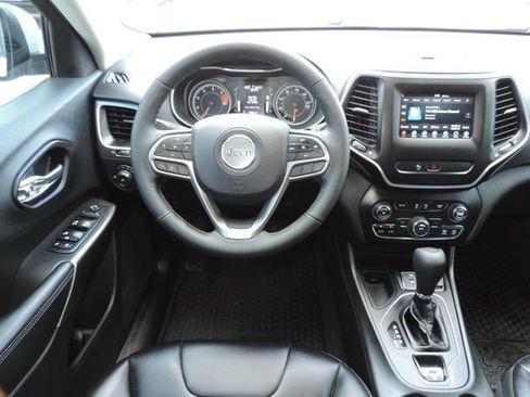 Used 2019 Jeep Cherokee Latitude Plus w/ Cold Weather Group FWD image 25