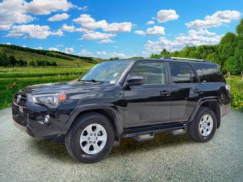 Used 2022 Toyota 4Runner SR5 RWD image 2