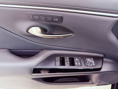 Certified 2025 Lexus ES 350 w/ Premium Package FWD image 17