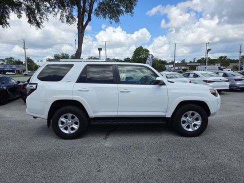 Used 2021 Toyota 4Runner SR5 AWD/4WD image 2