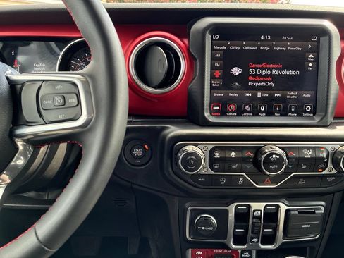 Used 2023 Jeep Gladiator Rubicon w/ Cold Weather Group AWD/4WD image 18