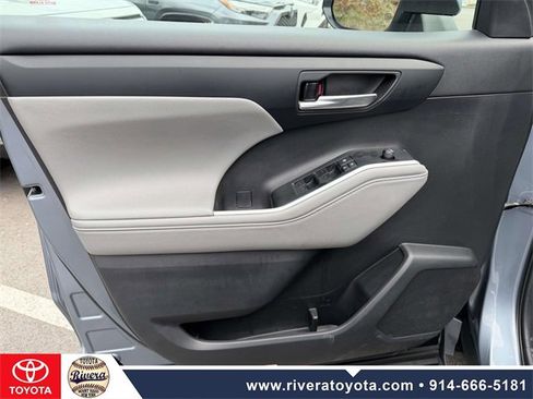 Used 2020 Toyota Highlander XLE image 10