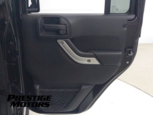 Used 2015 Jeep Wrangler Unlimited Rubicon w/ Connectivity Group AWD/4WD image 39