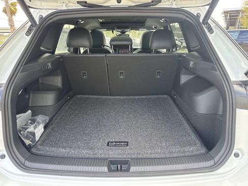 New 2026 Volkswagen Tiguan SE R-Line FWD image 6